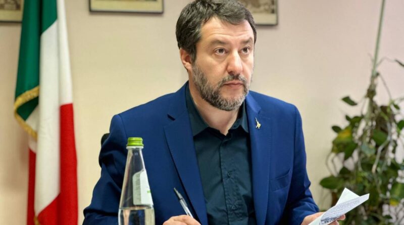 Migranti, Salvini sferza l’Ue: “Con tanti italiani in difficoltà non possiamo essere lasciati da soli”