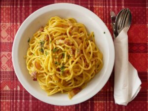 L’assalto alla cucina italiana: “Questi piatti non sono vostri”. Ma la storia è un’altra