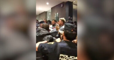 Rissa tra i giocatori del Perù e la polizia: lo scontro fuori da un hotel a Madrid