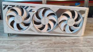 ROG Strix GeForce RTX 4080 White OC Edition: l’eleganza del bianco, la sicurezza di ASUS
