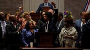 Tennessee, due democratici espulsi dalla Camera per aver manifestato contro le armi