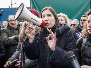 “Sembra un centro sociale”. Il populismo rosso del nuovo Pd