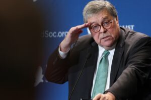 Bill Barr avverte che Donald Trump dovrebbe essere “molto preoccupato” per il caso dei documenti classificati