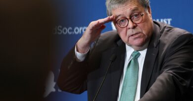 Bill Barr avverte che Donald Trump dovrebbe essere “molto preoccupato” per il caso dei documenti classificati