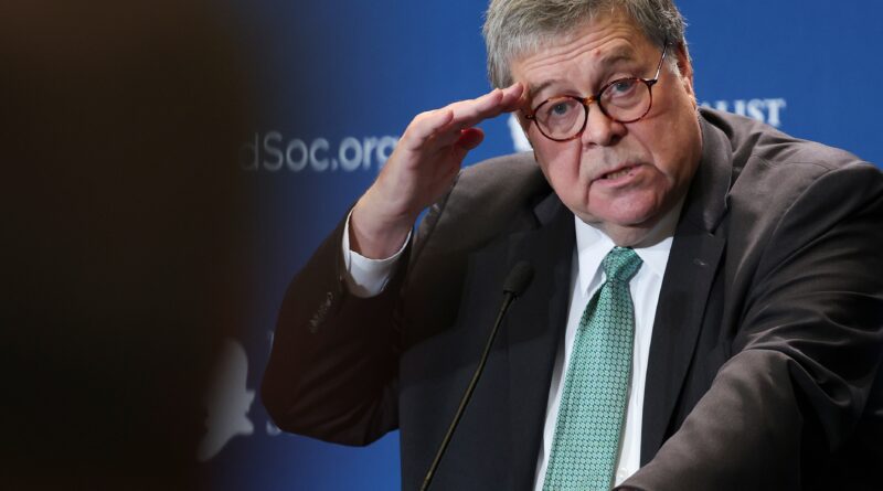 Bill Barr avverte che Donald Trump dovrebbe essere “molto preoccupato” per il caso dei documenti classificati