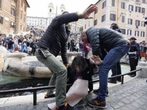 “Protesta inutile”. Persino i verdi tedeschi ripudiano gli eco-vandali