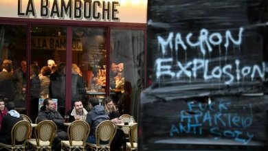 Macron promulga la riforma delle pensioni durante la notte e le opposizioni insorgono: “Una provocazione”. Scontri a Rennes
