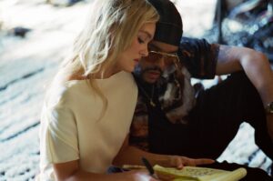 ‘The Idol’: Lily-Rose Depp veste i panni di Britney e si fa fare il lavaggio del cervello nel nuovo trailer