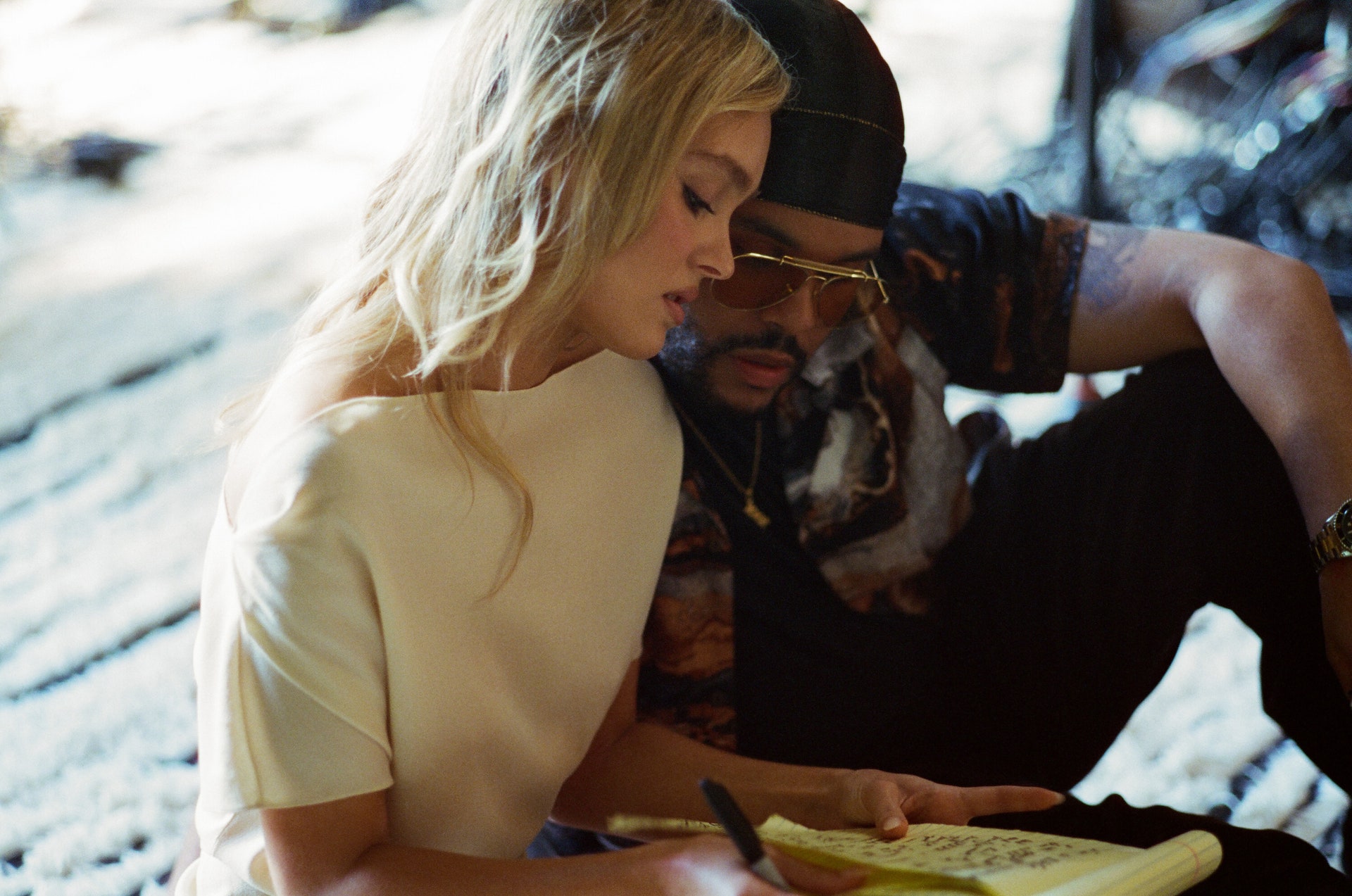 ‘The Idol’: Lily-Rose Depp veste i panni di Britney e si fa fare il lavaggio del cervello nel nuovo trailer