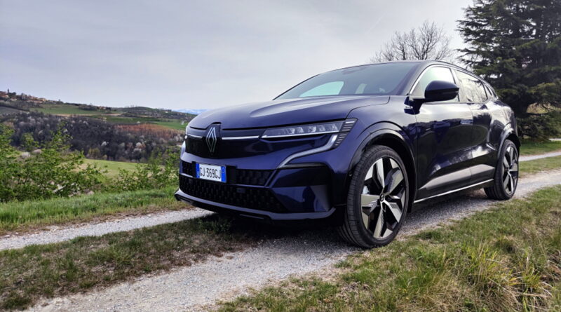 Il capo di Renault: “i tagli di prezzo di Tesla sono un campanello d’allarme”