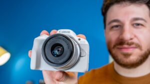 Recensione Canon EOS R50: una bella mirrorless che rischia di fare una brutta fine