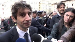 Donzelli contestato in piazza a Firenze