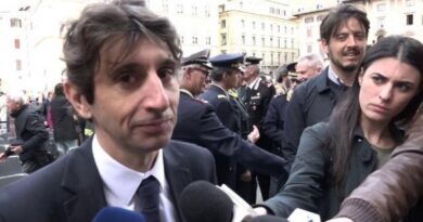 Donzelli contestato in piazza a Firenze