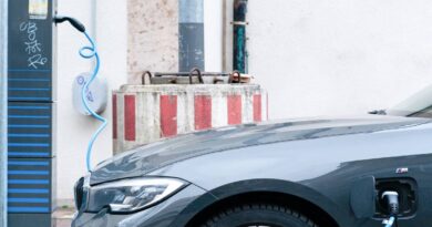 “Elettrificazione in Italia complicata”: cosa ha detto l’ad di Bmw