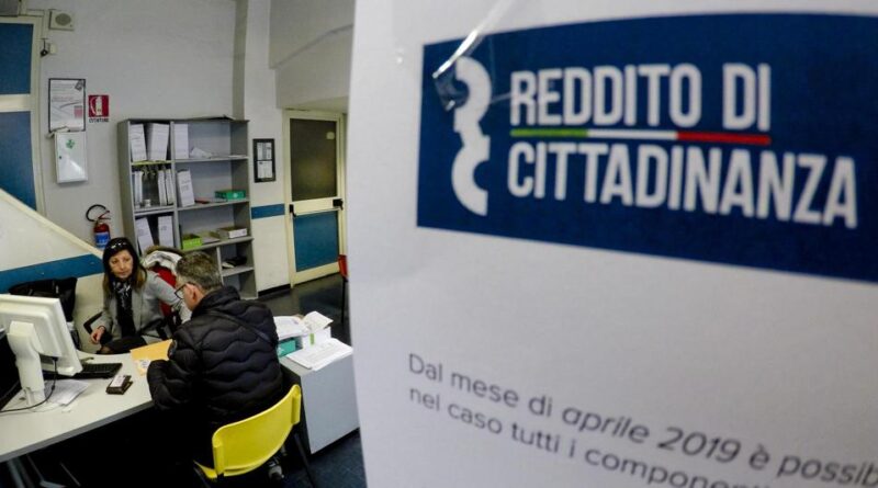 Reddito di cittadinanza: 10 indagati per truffa aggravata nel Napoletano