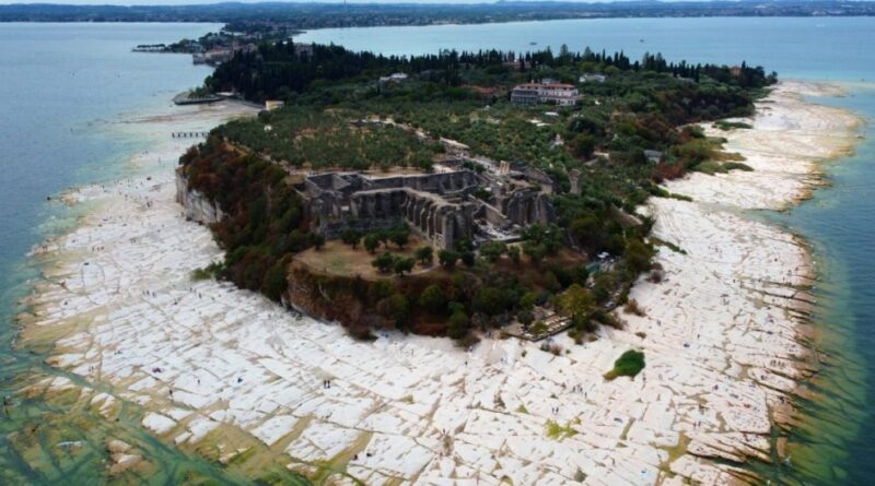 Il lago di Garda e la “narrazione” sulla siccità secondo gli albergatori: “Si enfatizza. C’è un lato positivo: quest’anno spiagge più grandi”