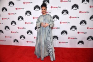 Sì, Rihanna interpreterà Puffetta in un nuovo film sui puffi