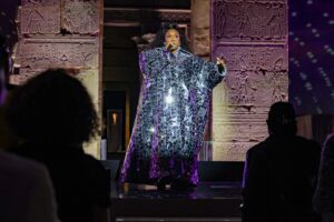 Lizzo chiude il Met Gala con una scintillante performance a sorpresa