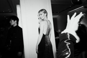 “Un vero pezzo da museo”: Vanessa Kirby ha onorato l’eredità di Lagerfeld con l’iconico abito da doccia di Chloé al Met Gala 2023