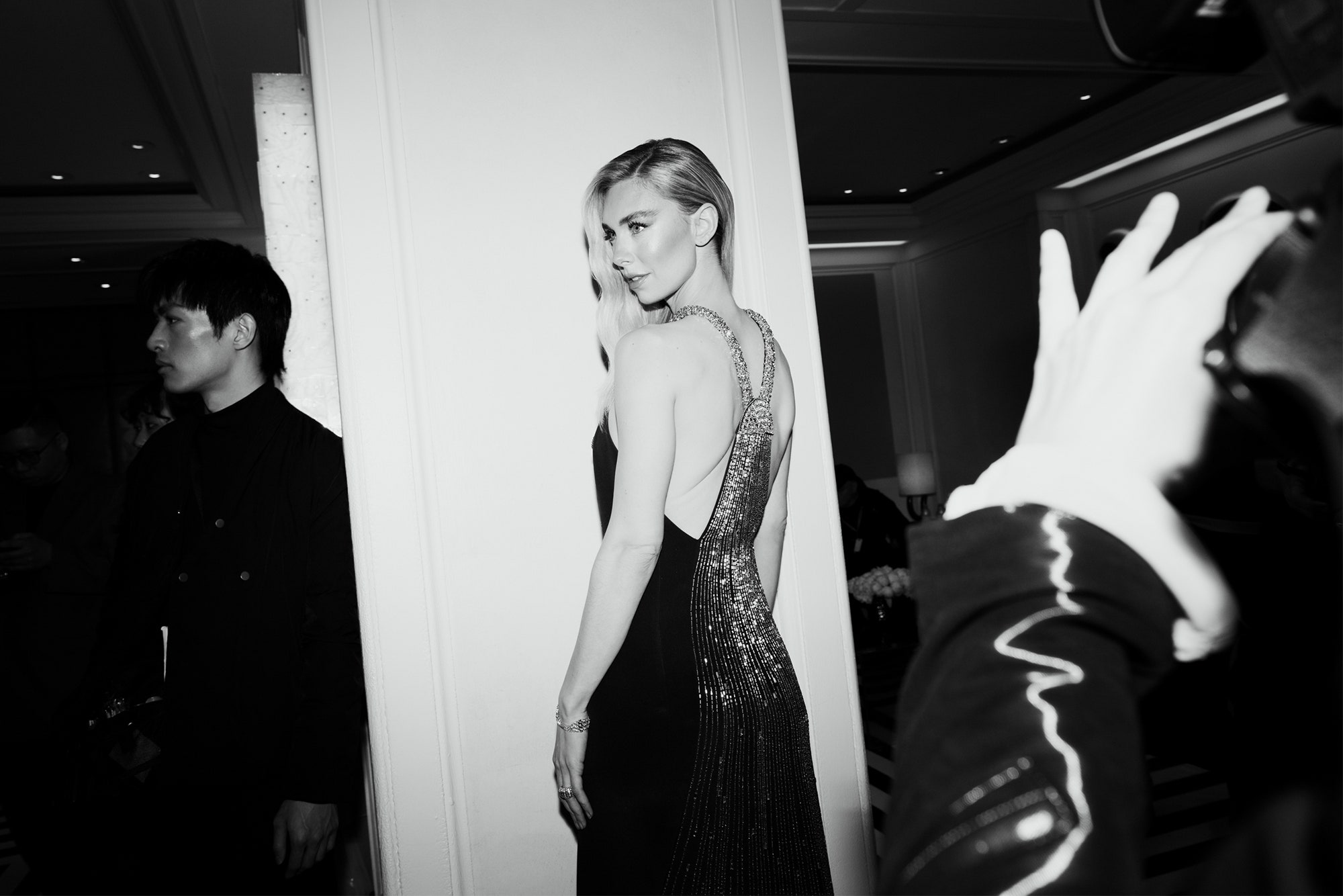 “Un vero pezzo da museo”: Vanessa Kirby ha onorato l’eredità di Lagerfeld con l’iconico abito da doccia di Chloé al Met Gala 2023
