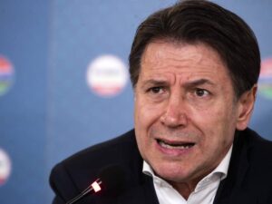 Conte ora aizza la folla: “Tutti in piazza contro il governo”