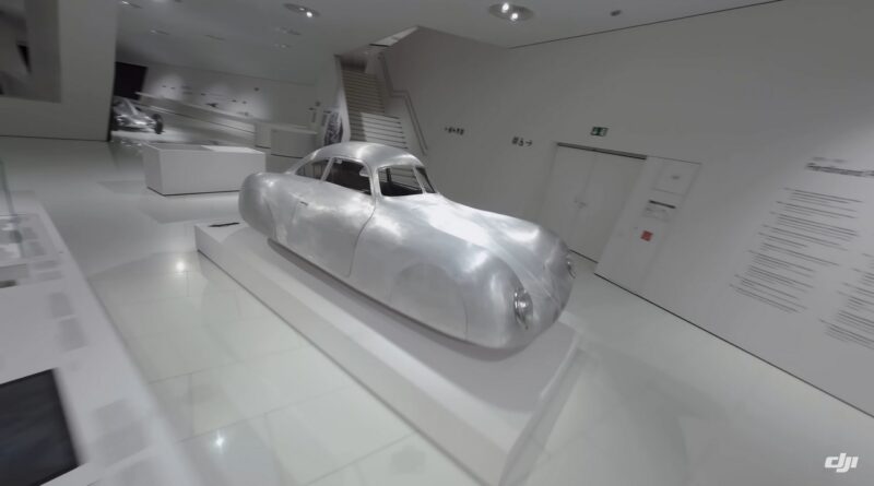 Con il drone DJI Avata si può esplorare il Museo Porsche in maniera del tutto nuova