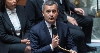L’attacco del ministro francese Darmanin: “Il governo Meloni incapace sui migranti”