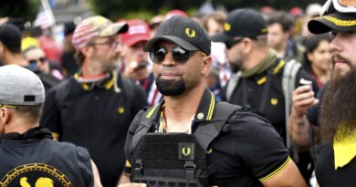 Quattro membri dei Proud Boys sono stati giudicati colpevoli di cospirazione sediziosa