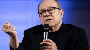 Verdone e l’ipocondria: “Mia madre aveva un altare di medicine, da bambino ne rubai una” L’articolo