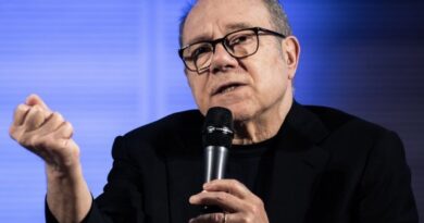 Verdone e l’ipocondria: “Mia madre aveva un altare di medicine, da bambino ne rubai una” L’articolo