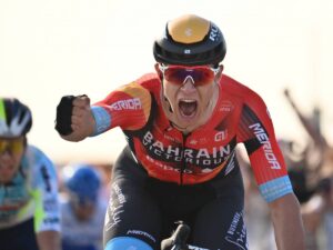 Giro d’Italia, sorpresa in volata. Trionfa l’azzurro Jonathan Milano