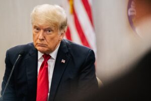 Sorpresa: Ex dipendenti della Casa Bianca dicono che Donald Trump si è comportato male con le donne quando era presidente