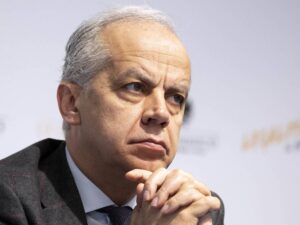 “Non basta accogliere”. Piantedosi zittisce la sinistra sui migranti