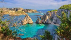 Bandiere Blu 2023: Liguria e Puglia staccano tutti, ecco gli Oscar delle spiagge italiane