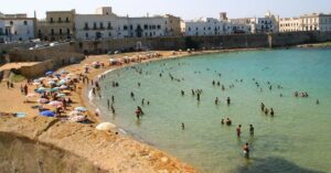 Le Bandiere Blu italiane salgono a 226:16 in più, dalle Tremiti a Gallipoli. Esce Cattolica