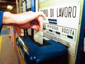 “Chi è sereno produce di più”. Il cartellino va in pensione
