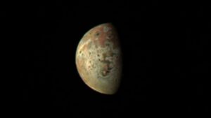 La sonda NASA Juno e le nuove immagini della luna Io di Giove