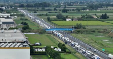 Alluvione Emilia Romagna, la coda infinita sulla A14 per i lavori di ripristino dell’autostrada