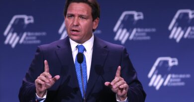 La NAACP dice agli americani di colore e ad altri di evitare la Florida di Ron DeSantis