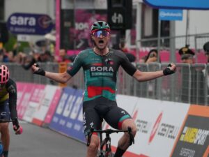 Sorpresa al Giro: Armirail in rosa, vince ancora Denz