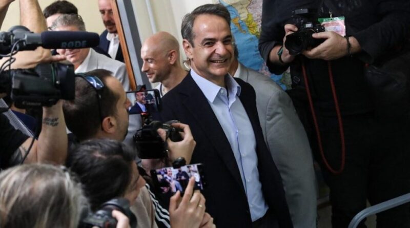 Elezioni Grecia, i conservatori al 40%. Ma Mitsotakis rinuncerà al mandato per vincere in solitaria a giugno. Male la sinistra di Tsipras