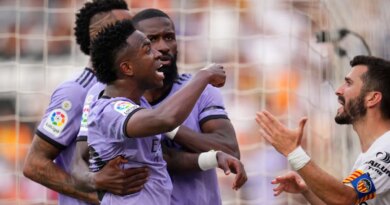 La partita di calcio fra Valencia e Real Madrid è stata interrotta per insulti razzisti a Vinícius Júnior del Real Madrid