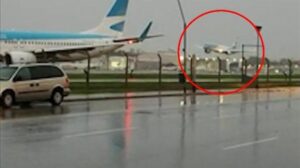 La spaventosa manovra dell’aereo presidenziale argentino suscita una pioggia di critiche