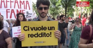 Roma, migliaia in piazza con ‘Ci vuole un reddito’: “Da Meloni guerra ai poveri. Pd, M5s, Sinistra con noi? Ora i fatti, si oppongano in Aula”