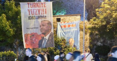Oggi c’è il ballottaggio in Turchia, ed Erdogan è ovunque