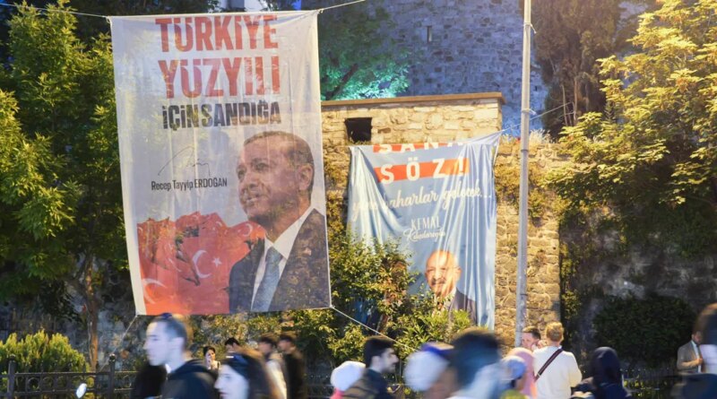Oggi c’è il ballottaggio in Turchia, ed Erdogan è ovunque