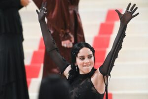 “Lasciate che le donne esistano”: Billie Eilish risponde ai “cafoni” delle sue menzioni