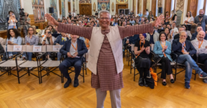 Yunus ai giovani: siete la generazione più potente. Temi e protagonisti della giornata di chiusura del festival