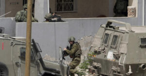 Cisgiordania, palestinese ucciso negli scontri con l’esercito israeliano. 127 le vittime palestinesi da inizio 2023
