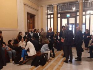 “È un furto di democrazia”. Il M5S occupa la Giunta per le elezioni